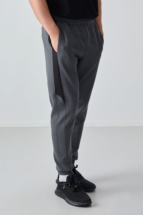 Herren-Fleece-Sweatpants im regulären Schnitt - Image 4