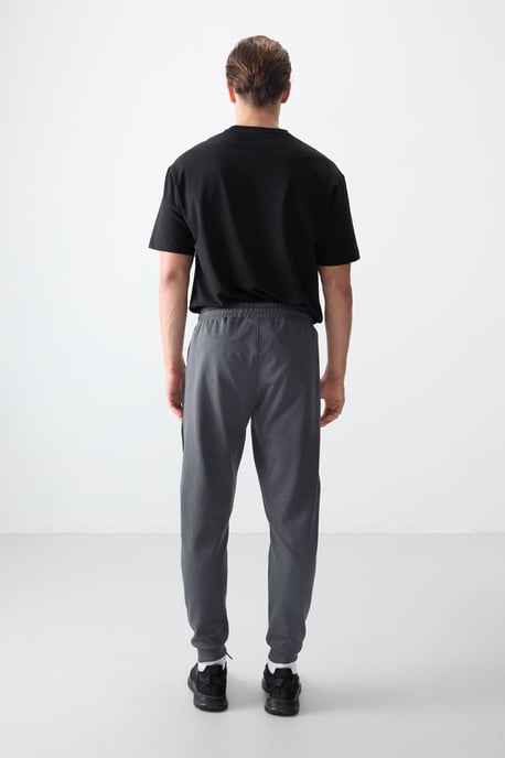 Herren-Fleece-Sweatpants im regulären Schnitt - Image 5