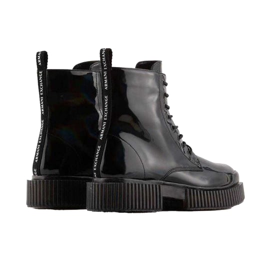 Armani Exchange - Springerstiefel für Damen, flach geformter Absatz (Schwarz) - Image 2
