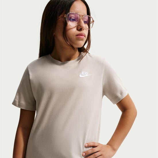 Nike - "Futura" T-Shirt für Kinder, Regulär (Cremefarbe) - Image 3