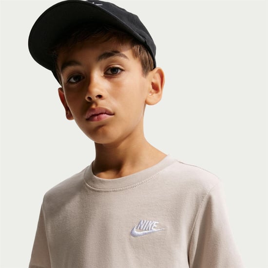 Nike - "Futura" T-Shirt für Kinder, Regulär (Cremefarbe) - Image 4