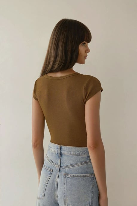 Schlankes Passform Scoop-Neck Ripp-Crop-Top - Image 4
