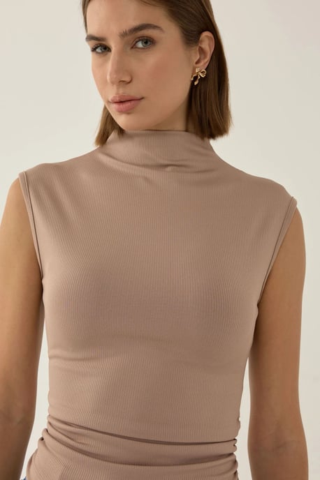 Faltenshirt mit halbem Rollkragen - Image 4