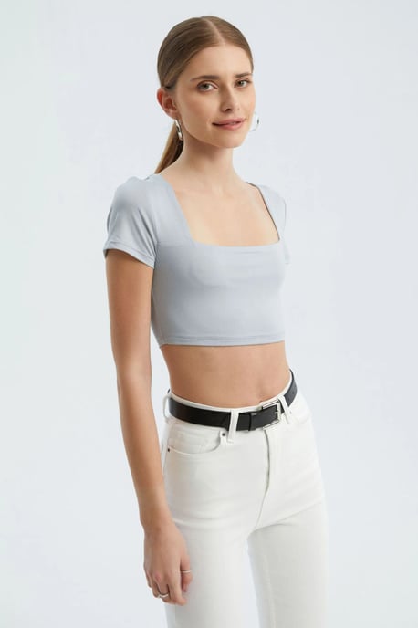 Quadratisches Neck Basic Crop Top - Image 3