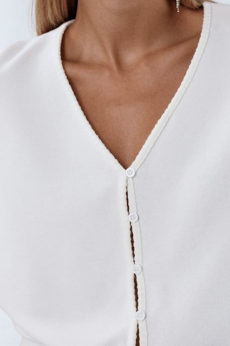 V-Neck Ribbed Crop Cardigan - Image 3