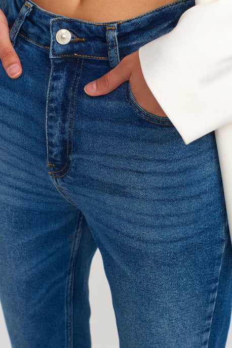 Damen High-Waist Slim Straight Jeans - Image 4