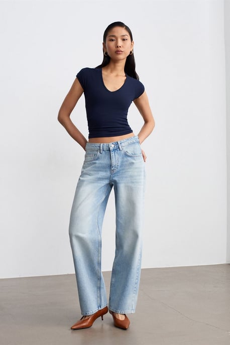 Tief sitzende gerade geschnittene Baumwoll-Denim-Jeans - Image 1