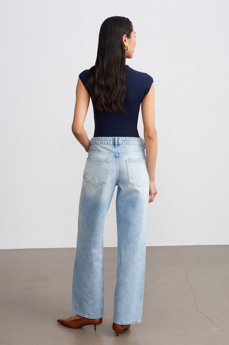Tief sitzende gerade geschnittene Baumwoll-Denim-Jeans - Image 2