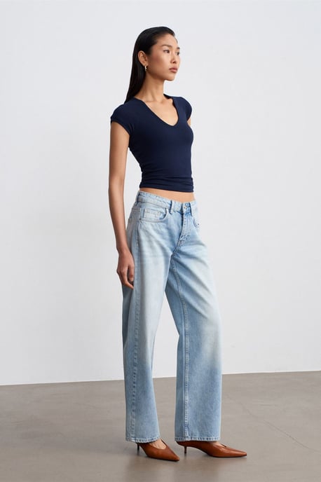 Tief sitzende gerade geschnittene Baumwoll-Denim-Jeans - Image 4