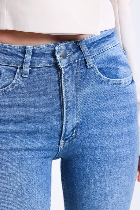 Hochtaillierte Bootcut-Jeans - Image 6