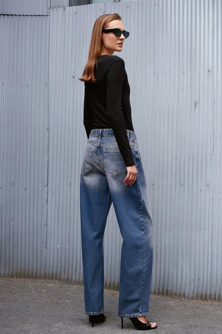 Hochtaillierte weit geschnittene Baumwoll-Jeans - Image 2