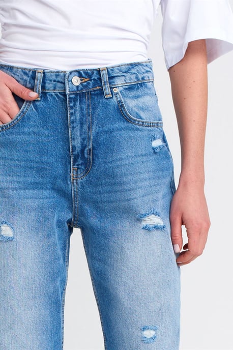 Hochtaillierte Mom-Jeans mit weitem Bein - Image 4