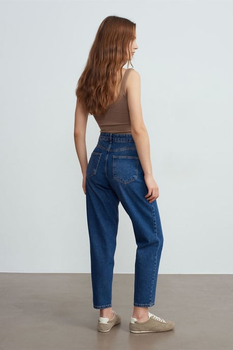 Niedrig geschnittene gerade Baumwolljeans - Image 2