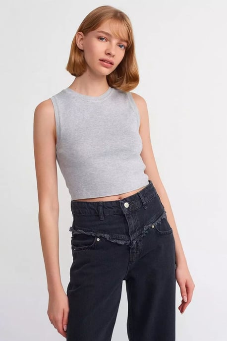 Strick Crewneck Crop Top - Image 2