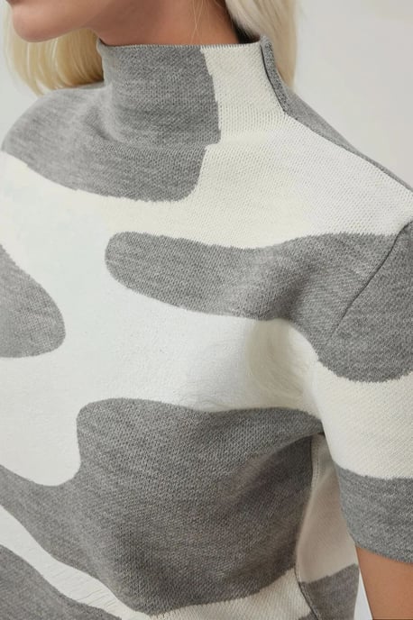 Abstraktes Strickoberteil - Image 6