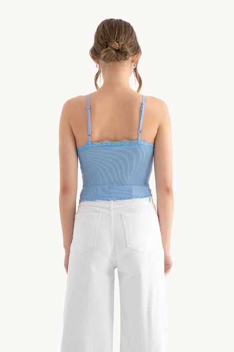 V-Ausschnitt Crop Top mit Spitzendetail - Image 3
