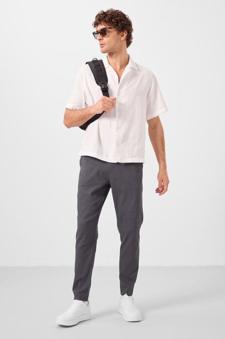 Herren Chinos mit geradem Bein aus Gabardine - Image 1