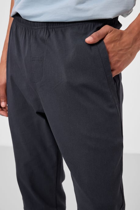 Herren Chinohose mit geradem Bein aus Gabardine - Image 4