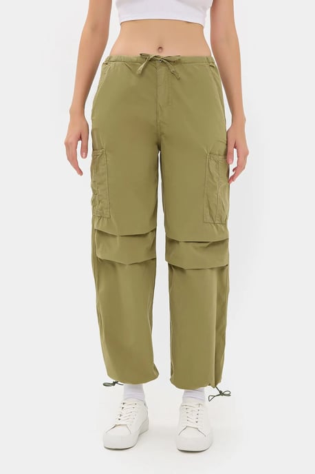 Mittelhohe Cargo-Hosen mit Kordelzug - Image 2