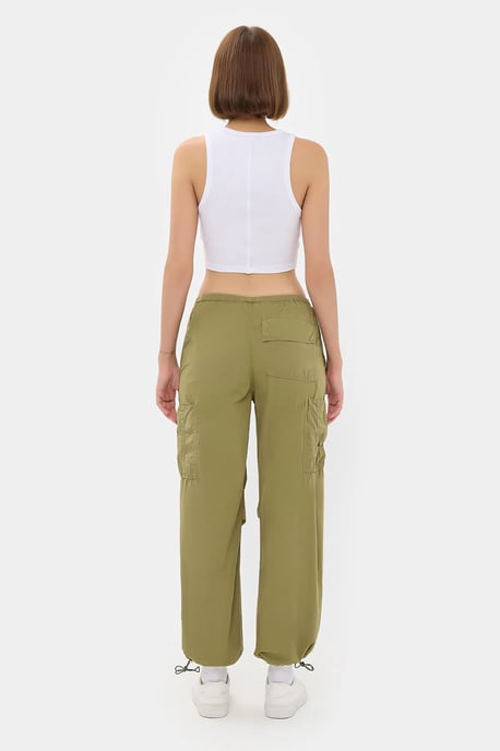 Mittelhohe Cargo-Hosen mit Kordelzug - Image 4