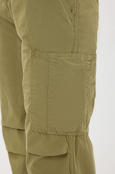 Mittelhohe Cargo-Hosen mit Kordelzug - Image 5