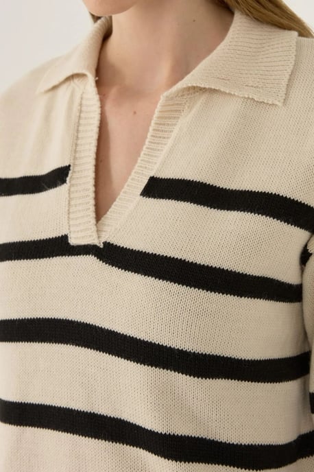 Gestreifter Polokragen-Strickpullover - Image 5