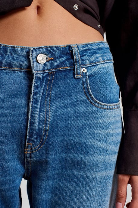 Tiefe Taille Schlagjeans - Image 4