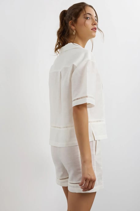 Leinen Kurzarmhemd mit Ausschnittdetails - Image 3