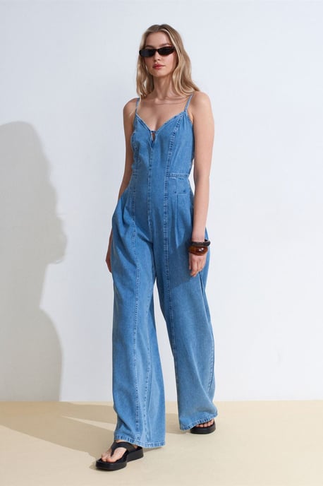 Weitgeschnittene Denim-Jumpsuit - Image 4