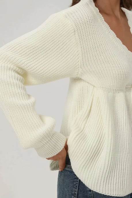 Geschnittener V-Ausschnitt-Pullover mit gebundenem Detail - Image 4