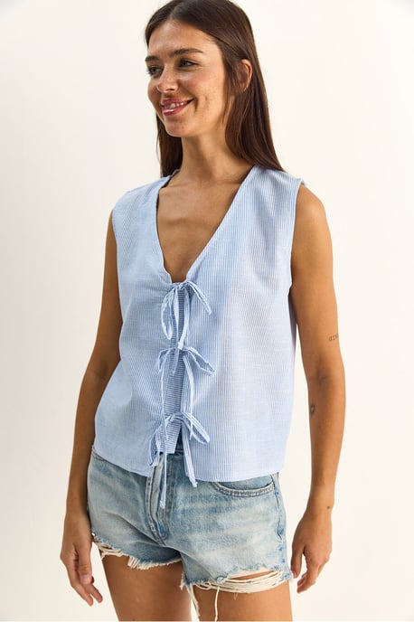Gestreifte V-Ausschnitt-Bluse mit Bindedetail - Image 4