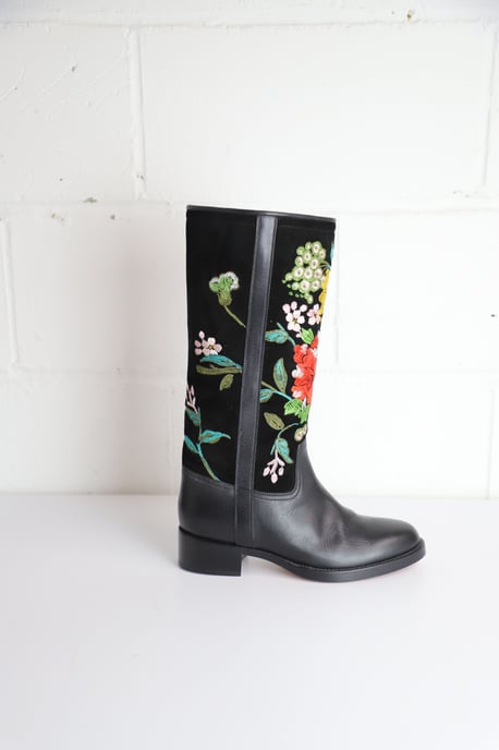 Etro Kniehohe Stiefel mit Blumenstickerei aus schwarzem Leder und Wildleder - Image 2