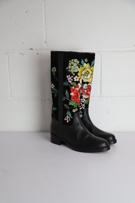 Etro Kniehohe Stiefel mit Blumenstickerei aus schwarzem Leder und Wildleder - Image 3