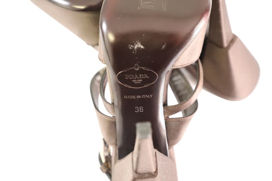 Prada Riemchensandalen mit hohem Absatz aus braunem Satin - Image 6