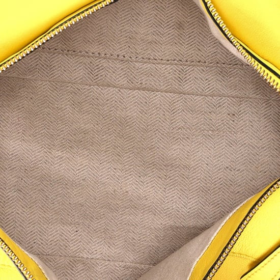 Loewe Puzzle Hobo Bag aus gelbem Kalbsleder - Image 6