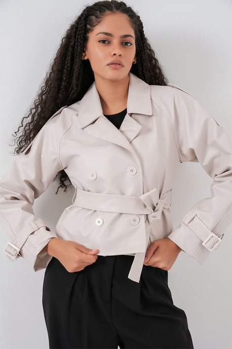 Figurbetonte Doppelreiher-Faux-Lederjacke mit Schleife - Image 1