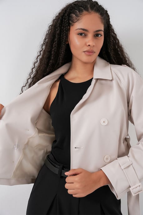 Figurbetonte Doppelreiher-Faux-Lederjacke mit Schleife - Image 6