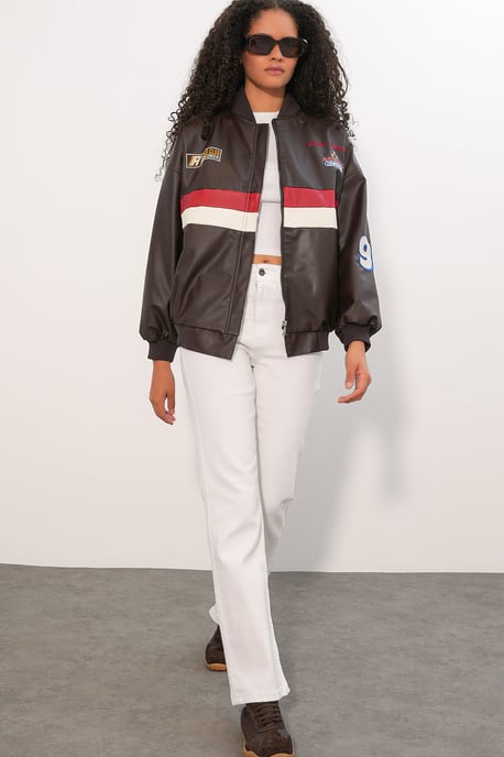 Taillierte Bomberjacke aus Kunstleder mit Schleife - Image 2
