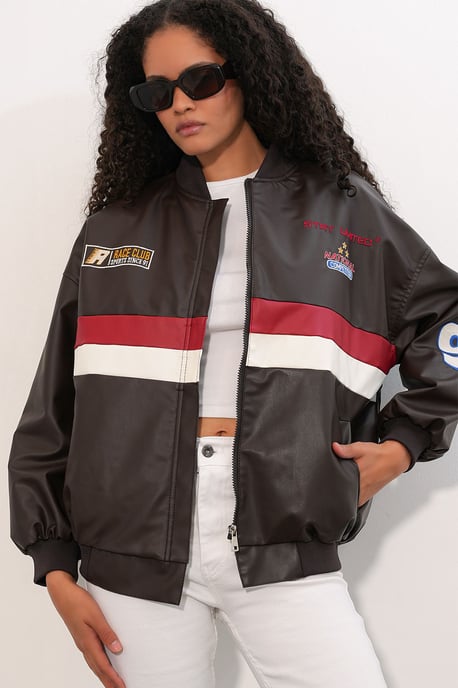 Taillierte Bomberjacke aus Kunstleder mit Schleife - Image 4