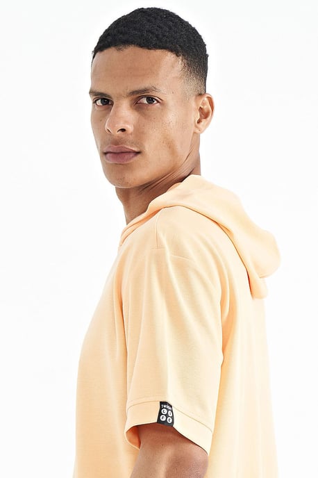 Übergröße Kapuzen-T-Shirt mit Accessoire-Details - Image 2