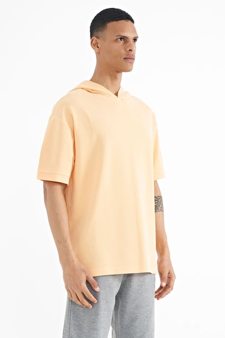 Übergröße Kapuzen-T-Shirt mit Accessoire-Details - Image 3