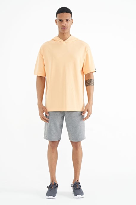 Übergröße Kapuzen-T-Shirt mit Accessoire-Details - Image 4