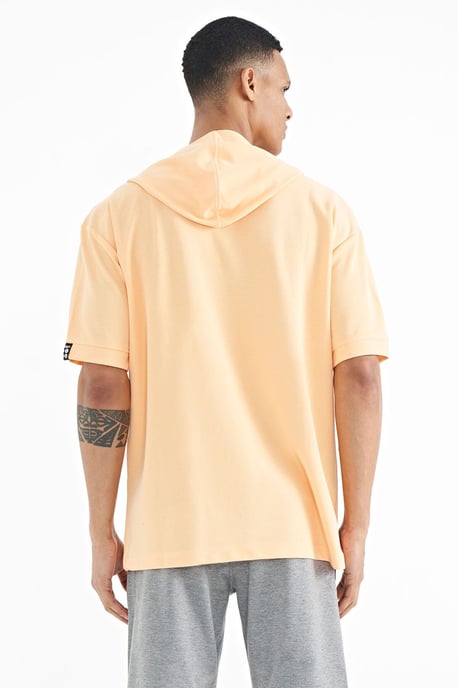 Übergröße Kapuzen-T-Shirt mit Accessoire-Details - Image 6