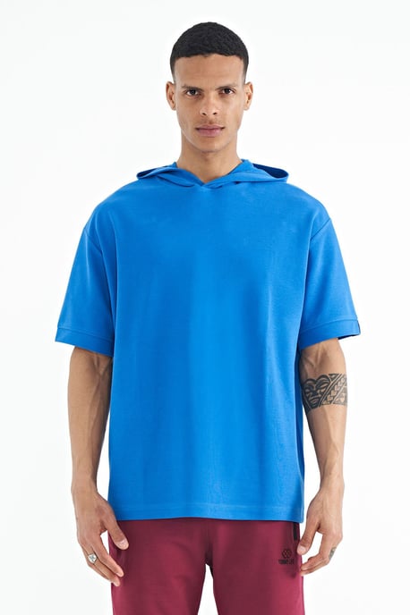 Übergröße Kapuzen-T-Shirt mit Accessoire-Details - Image 1