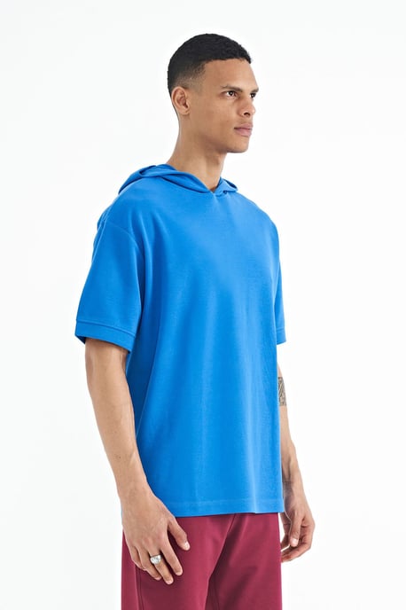 Übergröße Kapuzen-T-Shirt mit Accessoire-Details - Image 4