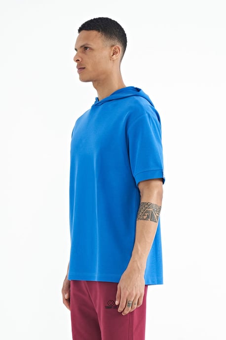 Übergröße Kapuzen-T-Shirt mit Accessoire-Details - Image 6
