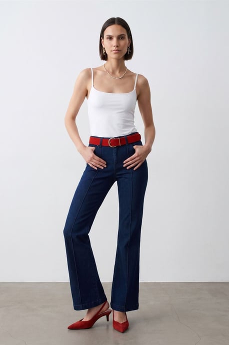 Schlank geschnittene quadratische Hals-Ablauflose Bluse - Image 4