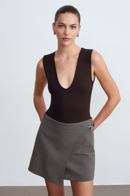 Ärmelloser Slim-Fit U-Ausschnitt Bodysuit - Image 1
