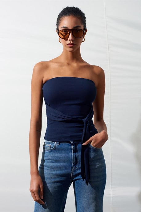 Trägerlose Slim-Fit-Jersey-Bluse mit Bindedetail - Image 3