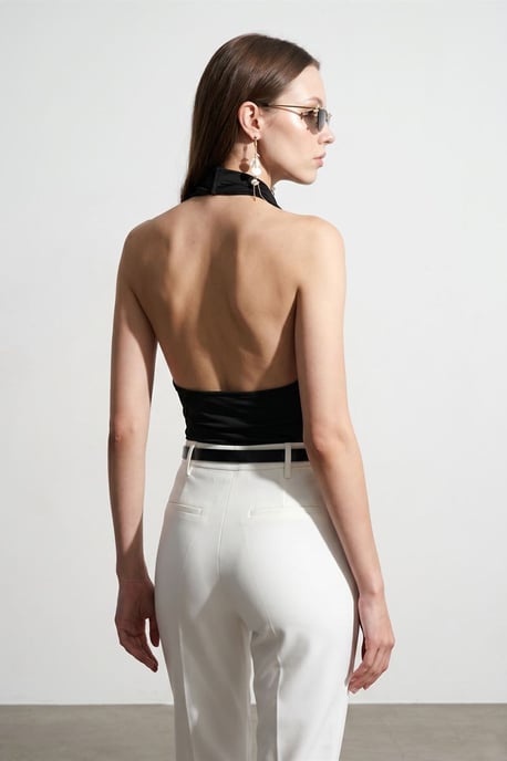 Taillierte ärmellose Bluse mit Schlauchkragen - Image 2